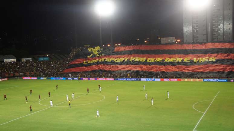 Mais de 27 mil torcedores encheram a Ilha do Retiro e fizeram Eduardo Baptista lembrar das finais da Copa do Brasil