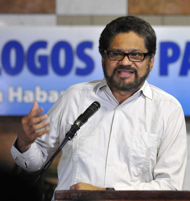 <p>L&iacute;der da equipe de negocia&ccedil;&atilde;o das Farc, Ivan Marquez, participa de retomada de negocia&ccedil;&otilde;es de paz com o governo colombiano, no Pal&aacute;cio de Conven&ccedil;&otilde;es, em Havana, Cuba</p>