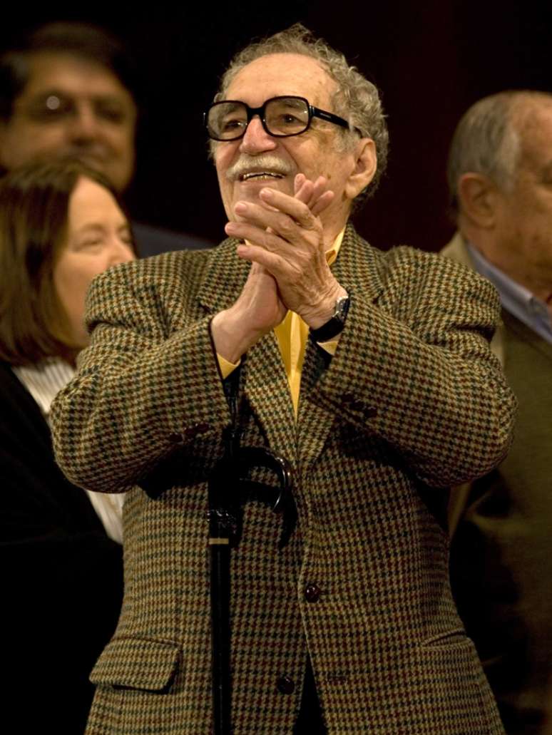 O escritor Gabriel García Márquez, prêmio Nobel de Literatura, morreu nesta quinta-feira (17) aos 87 anos, de acordo com o jornal espanhol El País. O colombiano, que morava no México há nos, havia sido internado para tratar de uma pneumonia