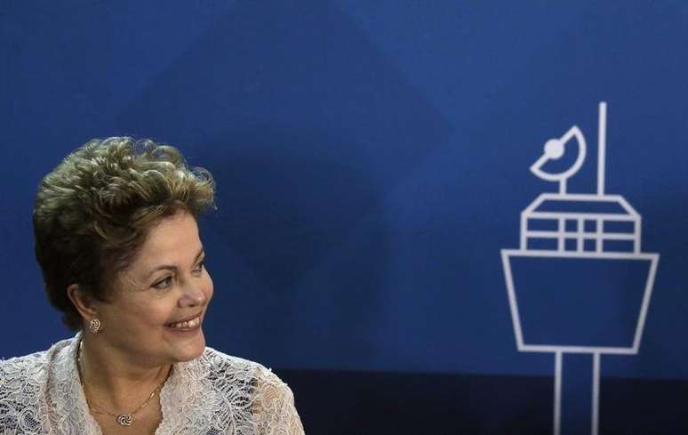 A presidente Dilma participa da cerimônia de assinatura da concessão do aeroporto internacional do Rio de Janeiro. Dilma afirmou nesta sexta-feira que o governo federal lançará a terceira etapa do Programa de Aceleração do Crescimento (PAC) por volta de agosto. 02/04/2014