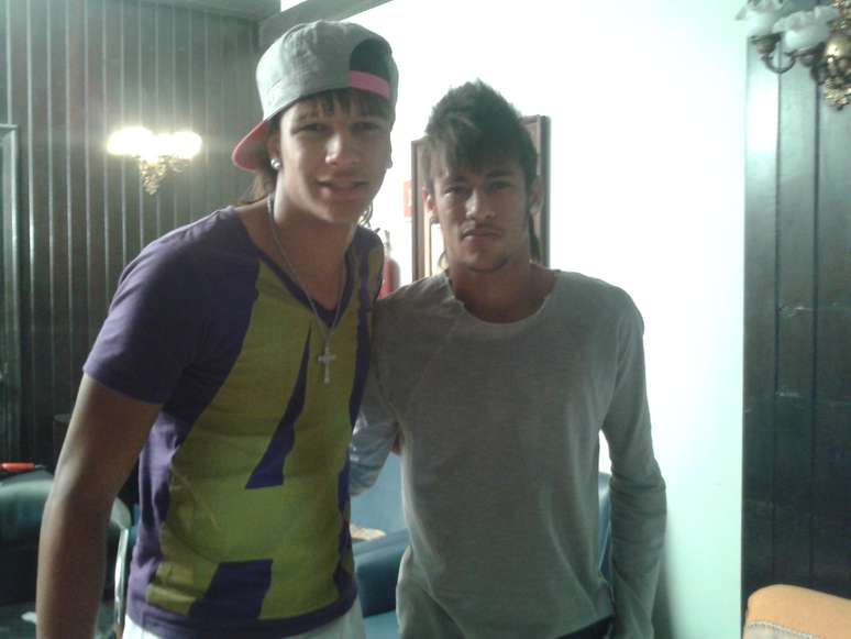 Victor gravou um comercial e novela ao lado de Neymar