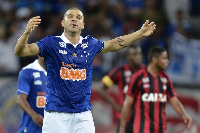 Wagner Ribeiro, agente de Nilton, afirma que tr&ecirc;s grandes da It&aacute;lia est&atilde;o de olho na contrata&ccedil;&atilde;o do volante para a pr&oacute;xima temporada