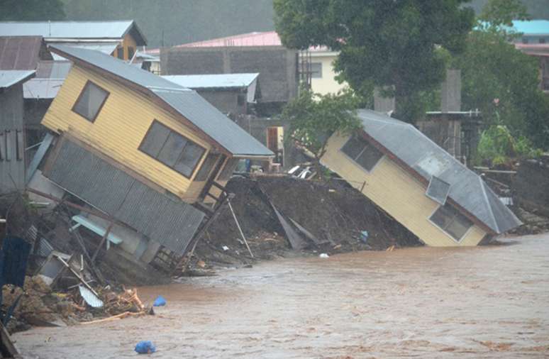 Inundações nas Ilhas Salomão deixaram mais de 10 mil pessoas sem casa. Seis já morreram
