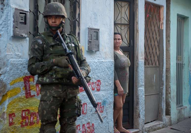 <p>For&ccedil;as Armadas ocuparam a comunidade da Mar&eacute;, na zona norte do Rio de Janeiro</p>