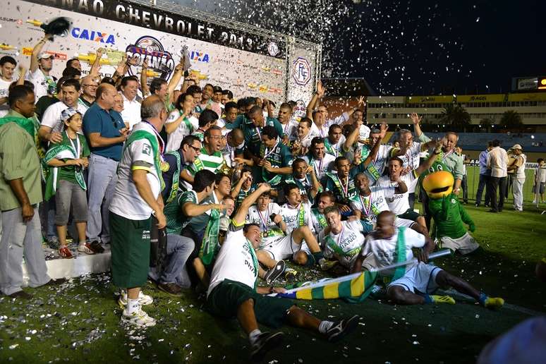 Goiás comemorou bicampeonato sobre o Atlético-GO em 2013