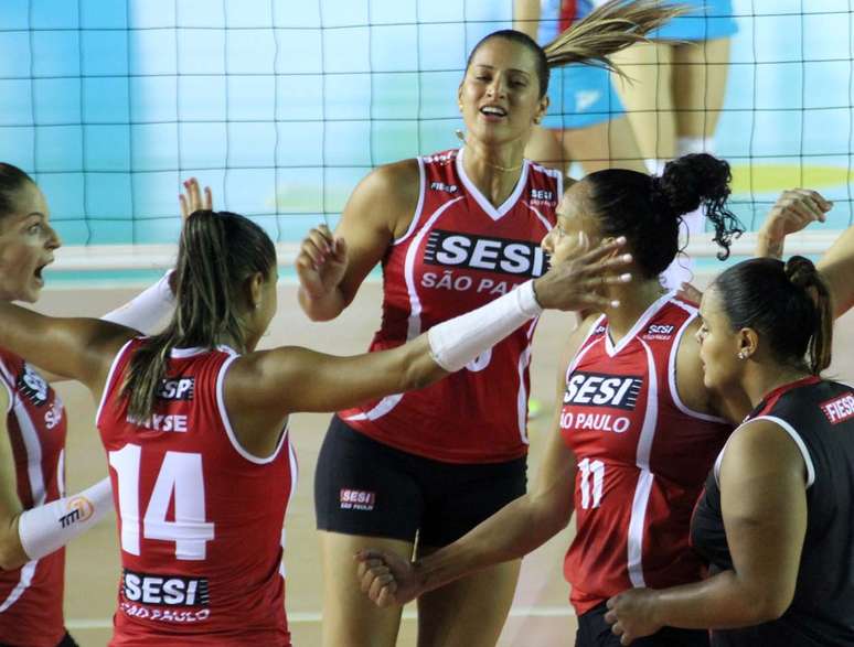 Sesi sofreu, mas fez valer o seu mando de quadra para avançar na Superliga e pegar o Molico/Osasco na semifinal