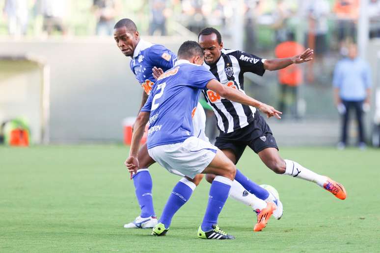 <p>Cruzeiro e Atlético-MG decidem título mineiro neste domingo, no Mineirão</p>