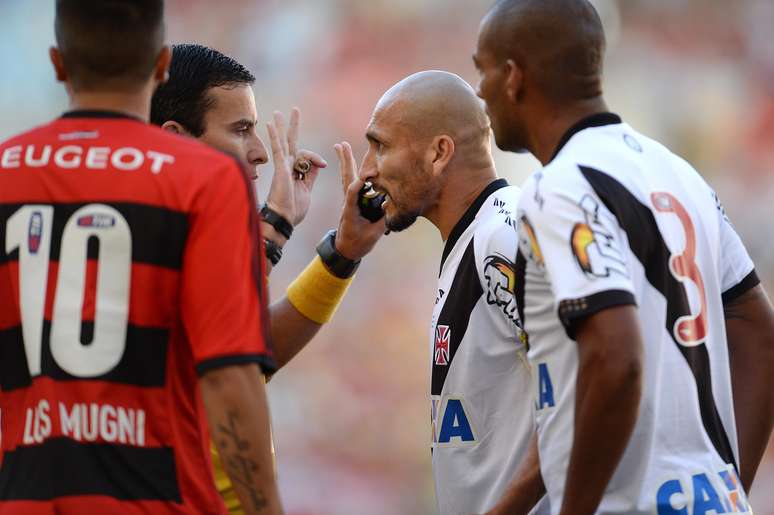 <p>Vasco e Flamengo empataram jogo de ida da final do Carioca</p>