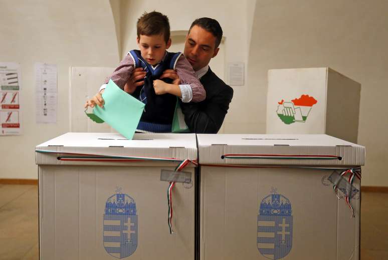 Os colégios eleitorais abriram neste domingo na Hungria para que os mais de 8 milhões de eleitores decidam se dão um novo mandato ao primeiro-ministro, Viktor Orbán