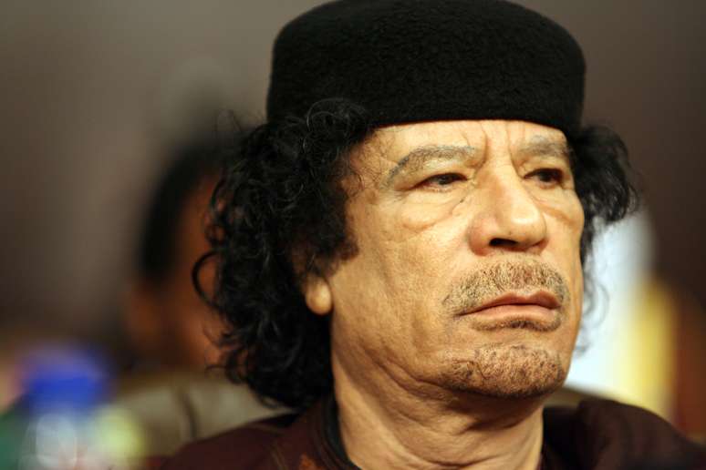 Muammar Gaddaffi em março de 2008: ditador teria guardado restos mortais de opositores por mais de 20 anos e teria mantido relações sexuais com alunas de universidade