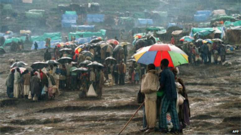 <p>Cerca de dois milh&otilde;es fugiram para a Rep&uacute;blica Democr&aacute;tica do Congo (ent&atilde;o Zaire)</p>