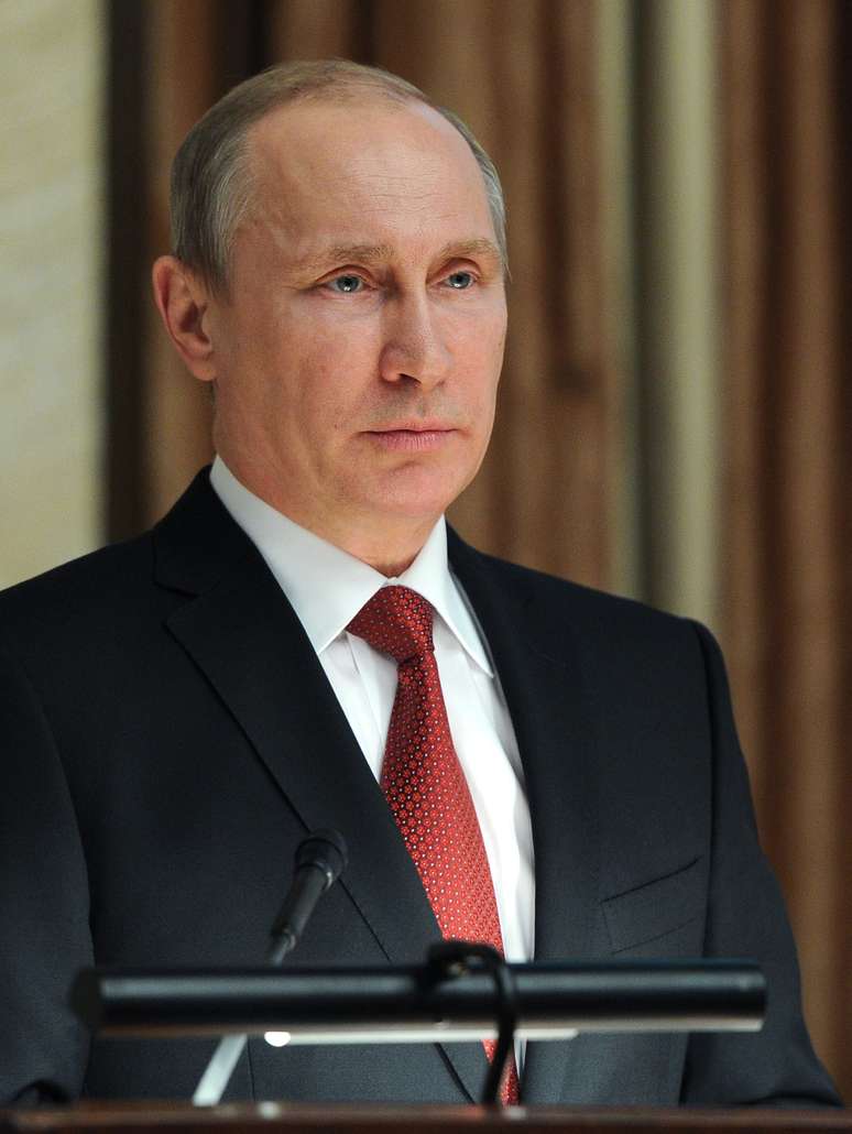 <p>Presidente russo, Vladimir Putin fala a funcionários do Serviço Federal de Segurança (FSB, sucessor da KGB soviética), em Moscou, nesta segunda-feira, 7 de abril</p>