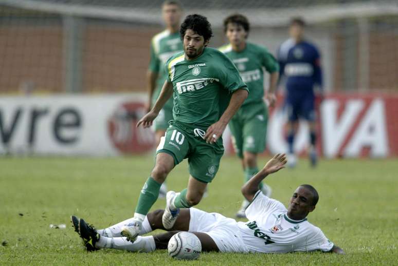 Cristian pelo Palmeiras no Paulista 2005: um ano e meio com a camisa alviverde e quase sempre na reserva de Juninho