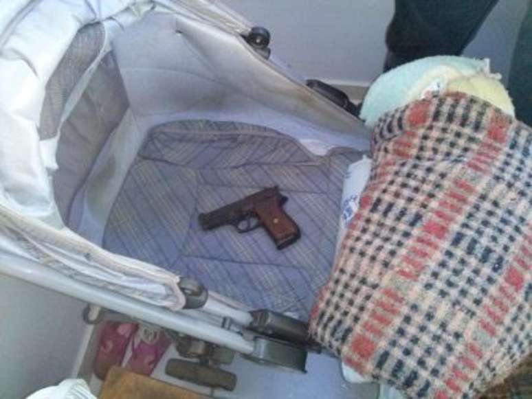 Opera&ccedil;&atilde;o resultou na pris&atilde;o de tr&ecirc;s suspeitos e apreens&atilde;o de armamentos