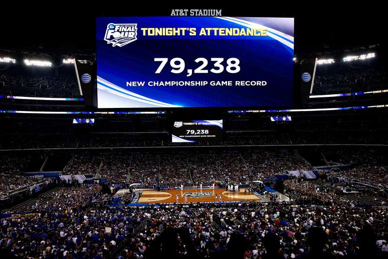 <p>Partida registrou p&uacute;blico de quase 80 mil pessoas&nbsp;no AT&amp;T Stadium, casa do Dallas Cowboys</p>