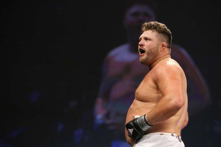 Roy Nelson é conhecido por seu carisma e sua barriga