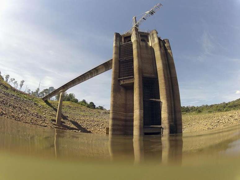 <p>A Sabesp admitiu em seu relatório de sustentabilidade de 2013 a possibilidade de um rodízio de água caso os níveis dos reservatórios da companhia no Estado de São Paulo não sejam restabelecidos</p>