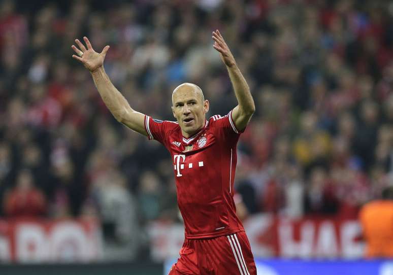 Robben teve atuação decisiva na partida, dando passe para o segundo gol e marcando o terceiro