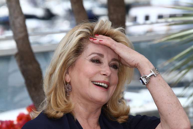 Catherine Deneuve batizou o navio no dia 27, em Lyon, na França