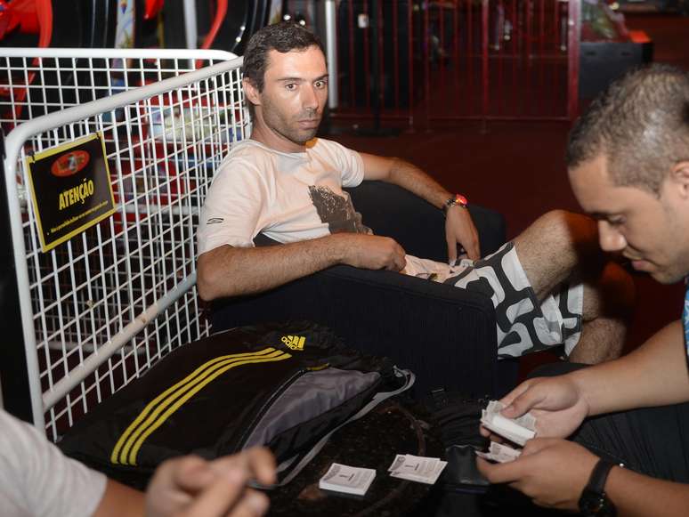 <p>Leandro Giordano prometeu n&atilde;o colar figurinhas patrocinadas no &aacute;lbum da Copa</p>