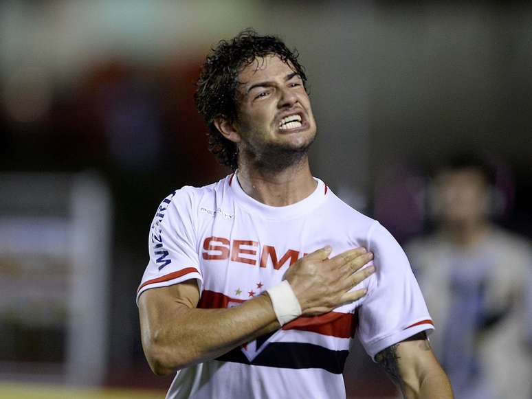 <p>Alexandre Pato comemorou gol no Morumbi de forma efusiva</p>