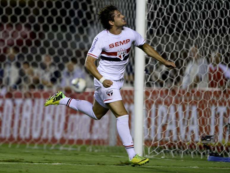 Alexandre Pato festeja primeiro gol com a camisa do São Paulo