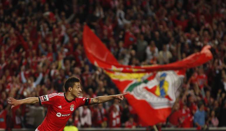 Rodrigo fez dois gols, e o Benfica eliminou os holandeses AZ Alkmaar