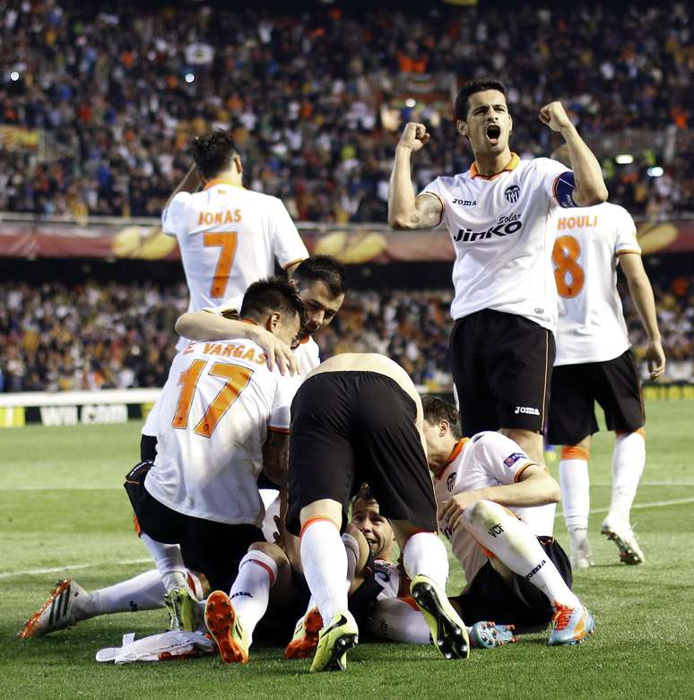 Jogadores do Valencia comemoram classificação histórica