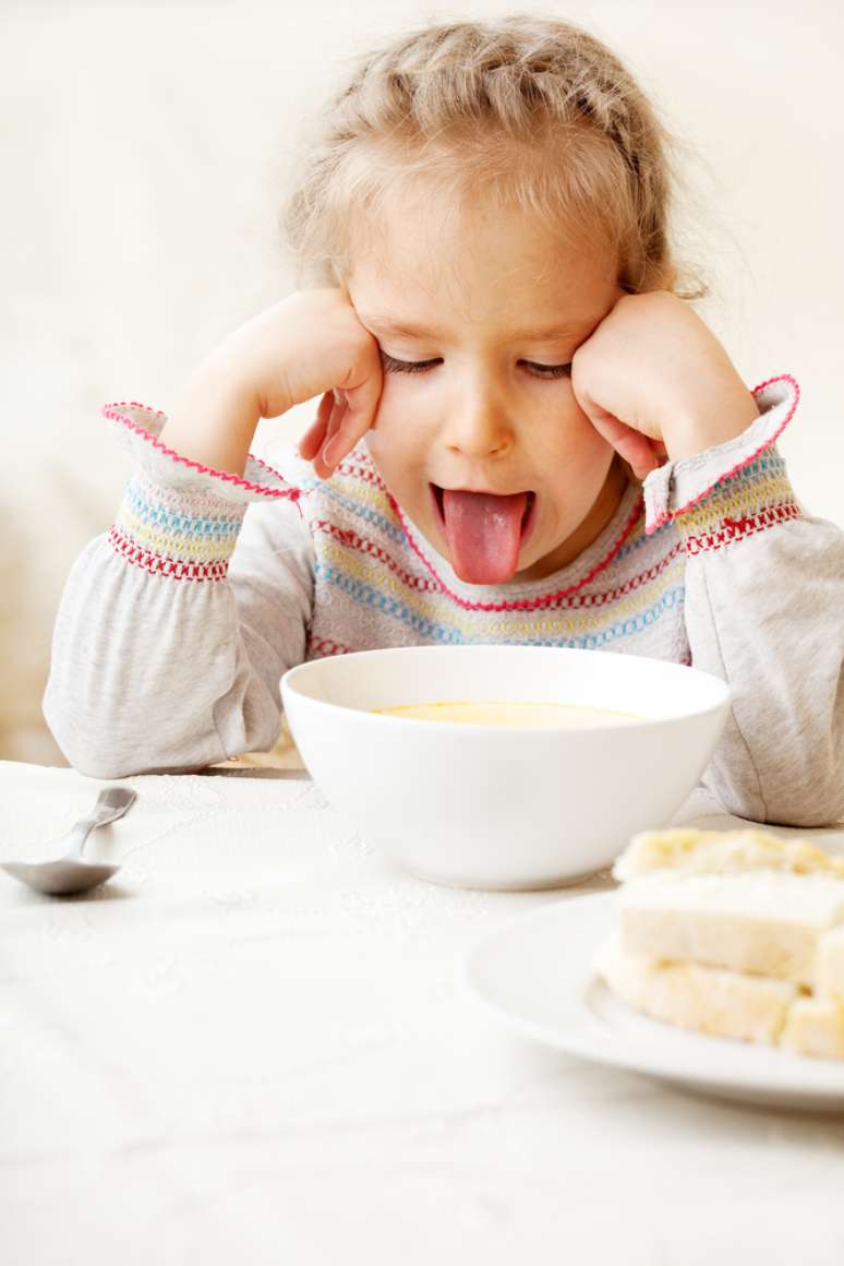 Se a criança disser que está satisfeita, os pais não devem forçá-la a comer mais 