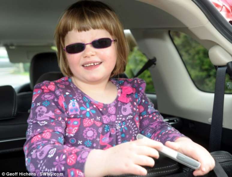 Millie Hough, 7 anos, foi diagnosticada com Síndrome de Alstrom, uma doença rara que afeta um em cada um milhão de nascidos
