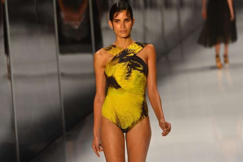 <p>A modelo Raica participou do desfile da Lenny Niemeyer</p>