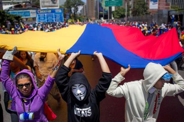 <p>Opositores ao governo de Nicolás Maduro participam de manifestação em Caracas, na Venezuela</p>