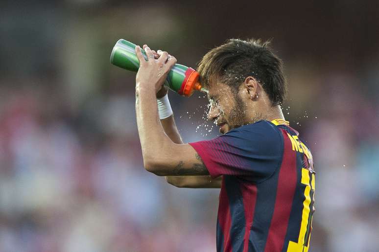 <p>Barcelona de Neymar ganhou um refresco com a suspensão da punição da Fifa</p>