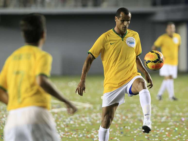 Recém-aposentado, Rivaldo entrou em ação em partida comemorativa