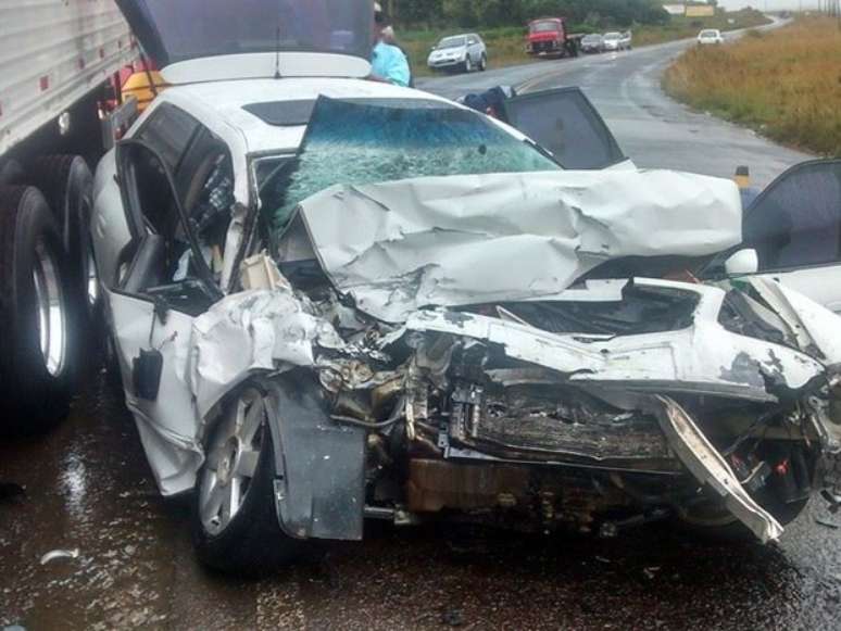 O Audi que Nasareno Domiciano da Rosa (PPS) dirigia colidiu de frente com um caminhão na SC-114