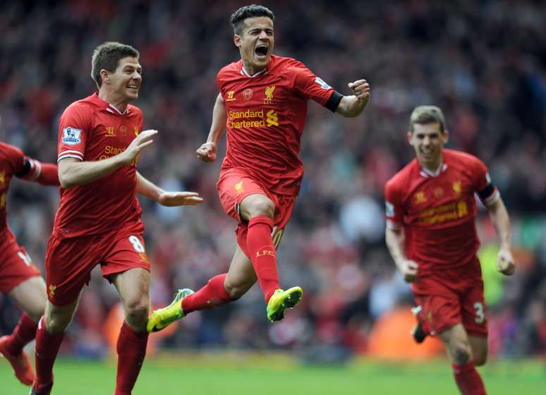 Philippe Coutinho fez o gol da vitória do Liverpool por 3 a 2 sobre o Manchester City; veja fotos da partida