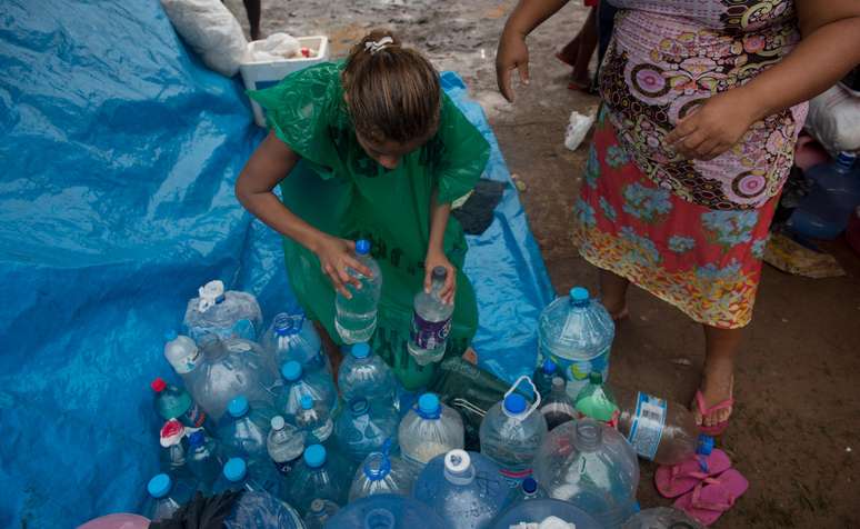 <p>Cerca de 500 moradores da "favela da Telerj" permanecem acampados em frente à prefeitura da capital fluminense desde a sexta-feira</p>