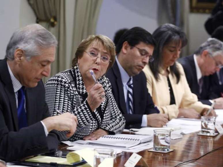 Bachelet se reuniu nesta segunda-feira com ministros do país para discutir incêndio em Valparaíso
