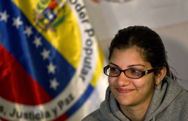 <p>"Obrigado Deus por me dar for&ccedil;a e p&ocirc;r um fim nisto", disse a jornalista venezuelana&nbsp;Nairobi, durante entrevista coletiva, ap&oacute;s ser liberada de um sequestro que durou uma semana</p>