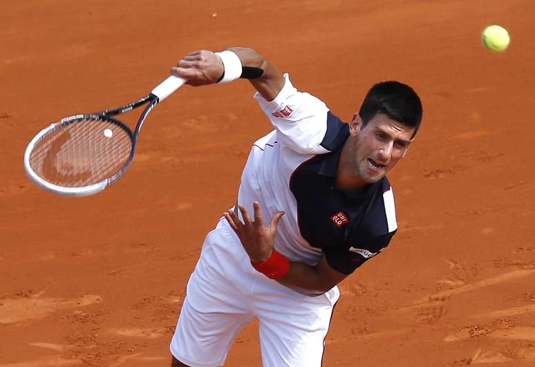 <p>Djokovic j&aacute; vinha jogando com dores, mas n&atilde;o precisar&aacute; de cirurgia</p>