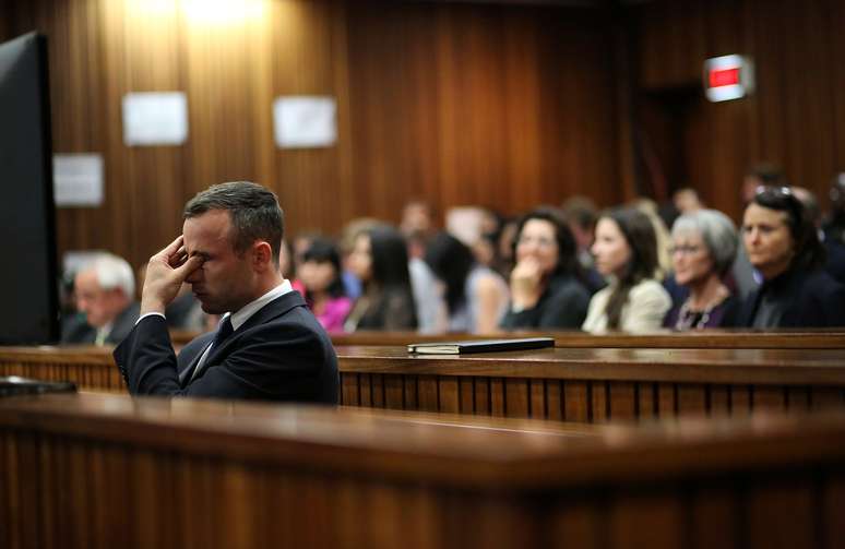 Com a mensagem de amor, defesa de Pistorius tentou provar que não houve discussão entre acusado e a namorada