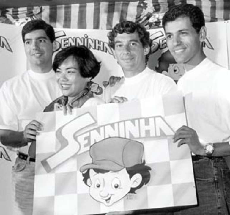 <p>Rogério, Cecília, Ayrton e Ridaut: lançamento de Senninha em 1994 só aconteceu depois de anos de insistência dos criadores da personagem</p>