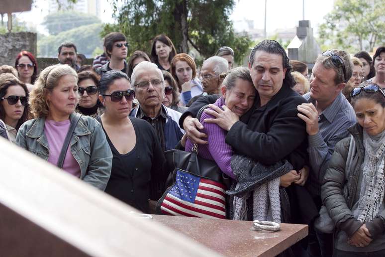 <p>Corpo do menino Bernardo Uglione Boldrini, 11 anos, foi enterrado no Cemitério Municipal de Santa Maria (RS) junto ao túmulo da mãe, morta em 2010</p>