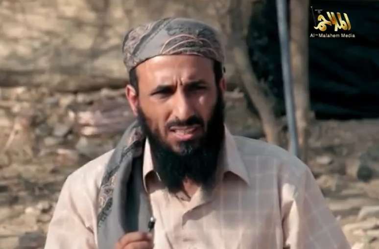 <p>No vídeo, o líder Nasser al-Wuhayshi aparece em um local secreto no Iêmen e promete prosseguir a guerra contra os "portadoress da cruz" ocidentais em todos os lugares possíveis</p>