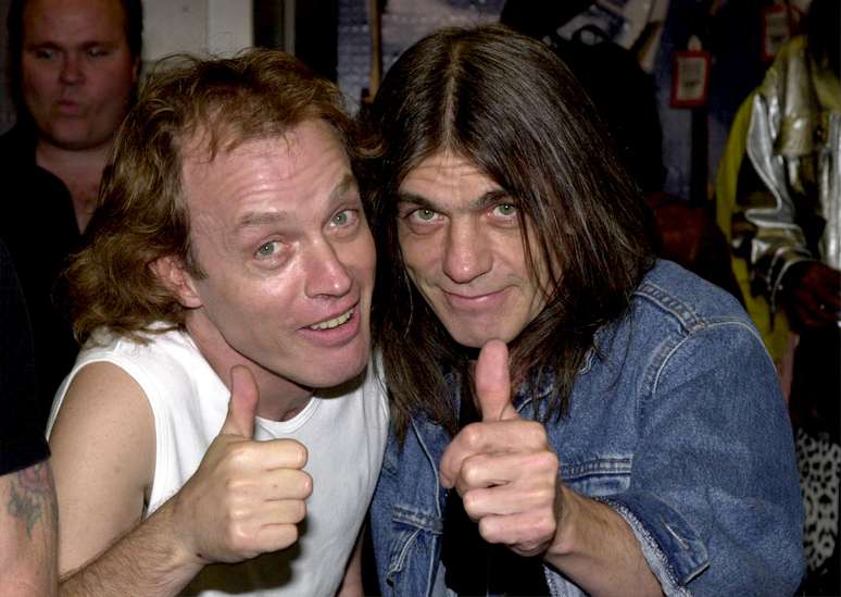 Angus e Malcolm Young em foto de 2000