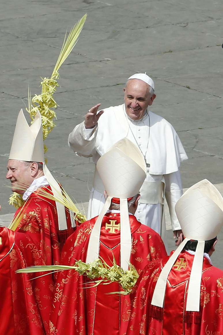 <p>Papa Francisco inova em cerim&ocirc;nia de Via Crucis; na foto, Domingo de Ramos &eacute; comemorado no Vaticano</p>