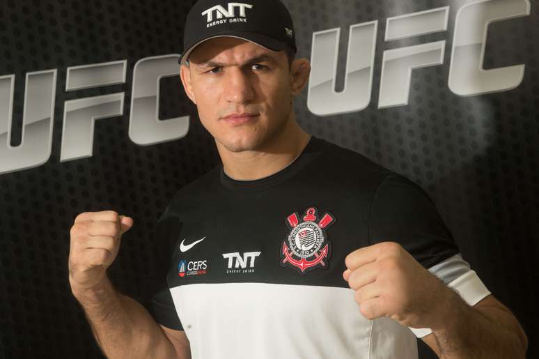 <p>Prestes a encarar Stipe Miocic, Junior Cigano quer voltar a lutar pelo cinturão dos pesos-pesados</p>