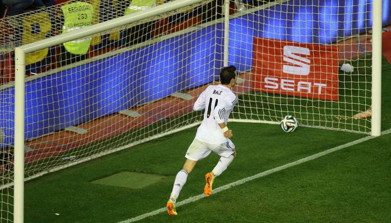 <p>Gareth Bale celebra gol contra o Barcelona</p>