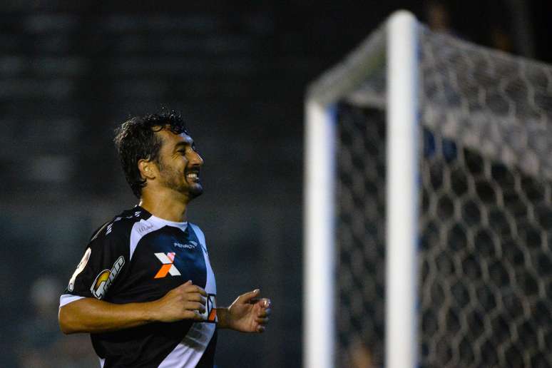 Douglas fez o gol da vitória do Vasco na Copa do Brasil