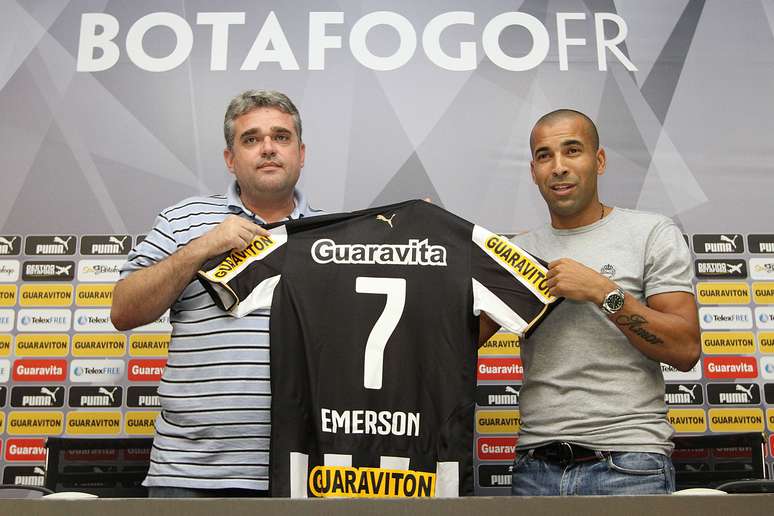 <p>Emerson Sheik afirmou que a camisa 7 do Botafogo equivale à 10 de outros clubes</p>